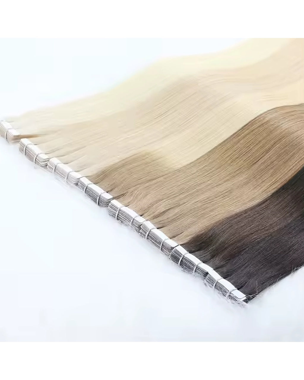 Dream Lux Tape-In Extensions – detaljbild av tejpfästen (leverantörsbild)